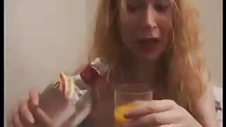 Iskusna domaćica Solena igra se sa ruski porni svojom sočnom pizdom